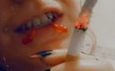 EstrellaSteam: Gadis merokok close-up