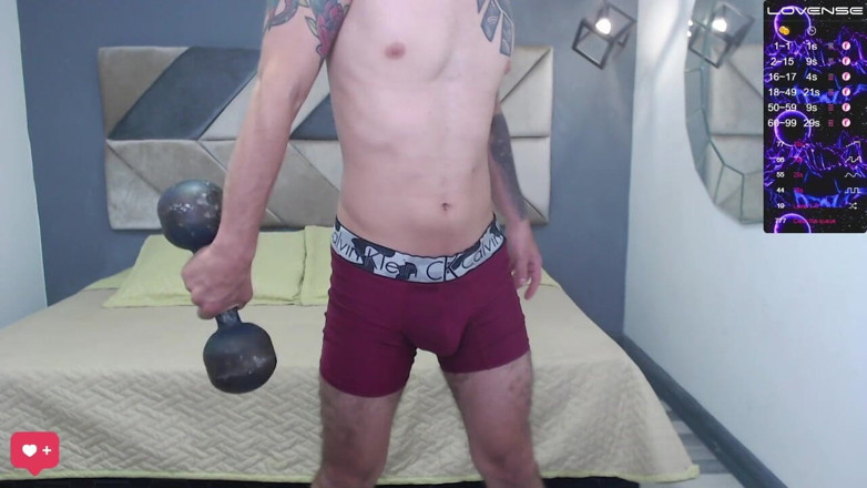 Anthony_Mercer_01: Anthony se masturbează în noua lui cameră și este frumos