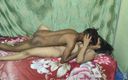 Indian college girls sex: Succosa ragazza indiana della porta accanto con tette naturali che...