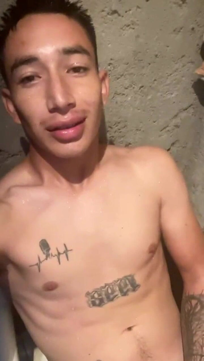 Tetto Michel: Le fils hétéro de mon voisin me montre tout pour...