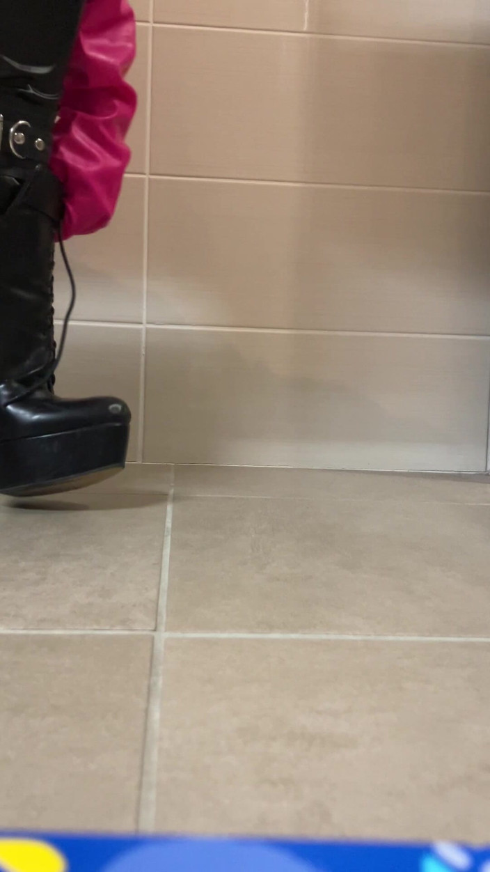 Celiasm: Латексный носок на высоком каблуке