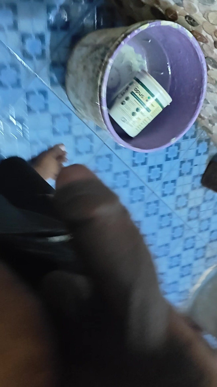 Tamil10inchesbbc: Tamil10inches, grosse bite noire, show de pisse sexy
