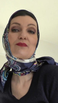 Sfilata di moda con foulard in raso e sborrata su stoffa, JOI, Lady Victoria Valente