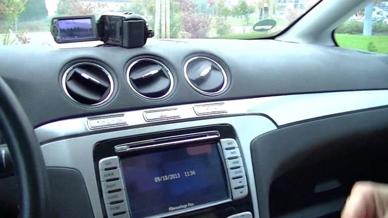Popp Sylvie: Boquete em seu carro