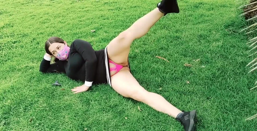 Valery Saenz xxx: Hot Curvy Latina Works Out Outdoors