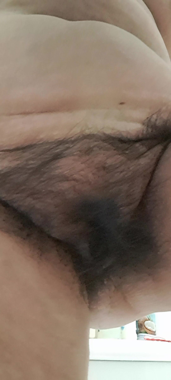 Mommy big hairy pussy: Memek berbulu ibu tiri 1