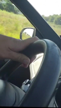 Une bombasse me suce la bite au prochain motel si je lui éjacule la chatte