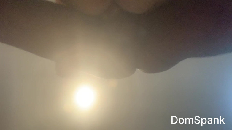RealDomSpank: Frumusețea asiatică excitată mă roagă să-i sug pizda și să-i excit