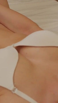 Cara devasso dá cunilíngua a sua esposa e ela leva orgasmo real