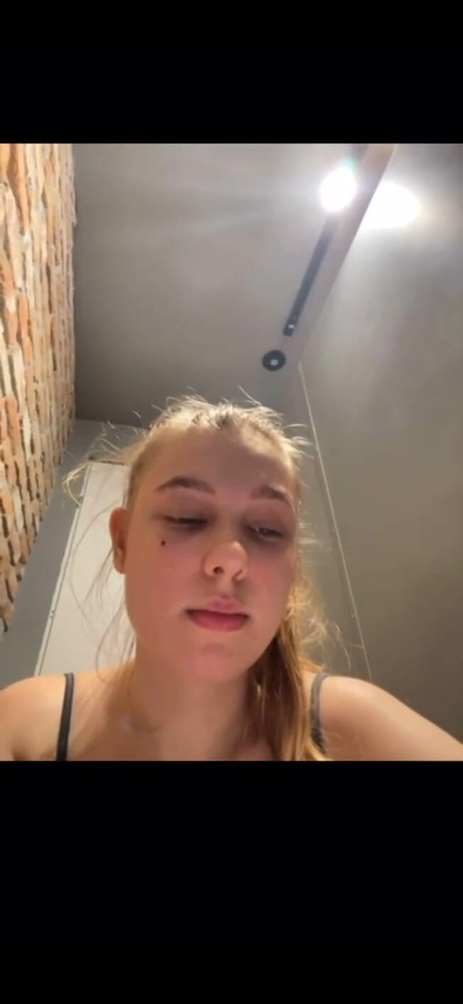 JuiceLussie: Openbaar anaal spuiten. Anaal vuistneuken. Voetenfetisj