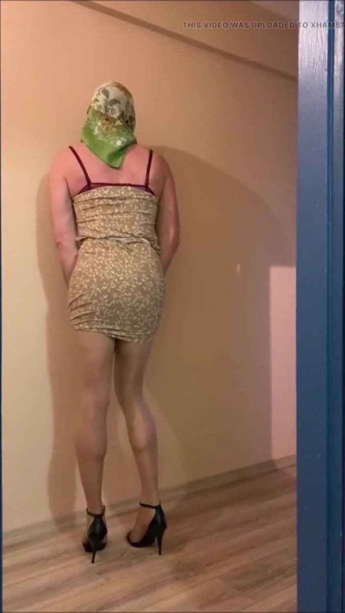 cd_aysemmm: I Greeted the Pizza Delivery Boy Wearing a Miniskirt