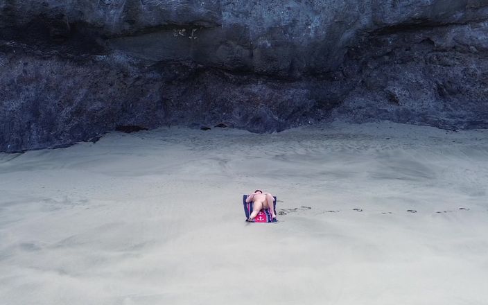 Emma Voyeur: Şehvetli çıplak plaj tanrıçası drone tarafından yakalandı - en iyi havadan güzellik