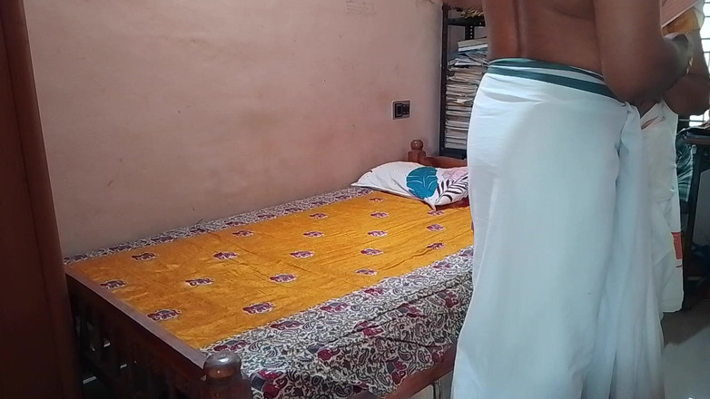 LEGSCOUPLE12: インドの村の女の子が友達の家で犯される