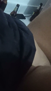 เพื่อนถูควยเขากับหีของฉันและเย็ดฉันต่อหน้าผัวที่เมียมีชู้ของฉัน