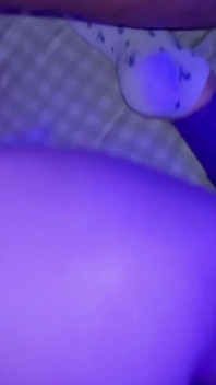 Doble preñada en trans Diana Deelights estirando agujero, abierta con semen por toda su polla negra