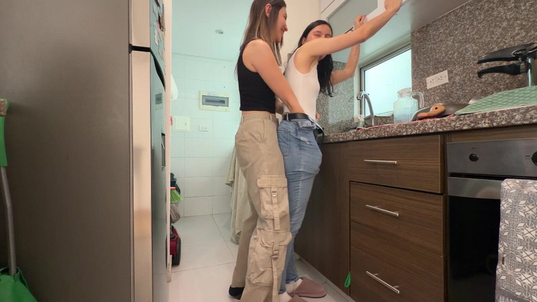 scarlettandc: Tribbing, který zmáčí lesbické kundičky