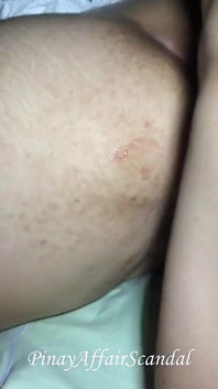 Tombul Pinay'ın sıkı amcığı sikiliyor