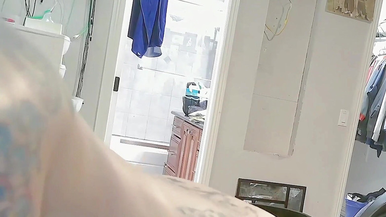 Zoey Portland: Милфа сосет член мужа после долгого рабочего дня