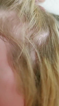 Vampish Blonde Baby Kxtten menghisap dan makan air mani Toby Dick!