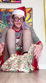 Regalo envuelta de 16 pies para navidad envolviendo mis dedos de los pies mientras compartí recuerdos de vacaciones