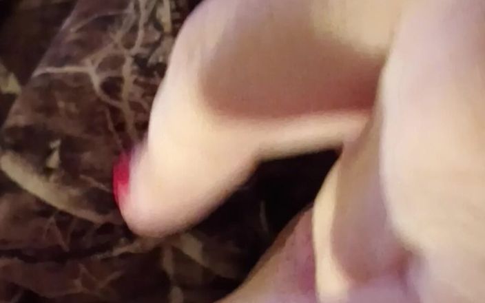 Red Fem: Close up Pussy Strugling