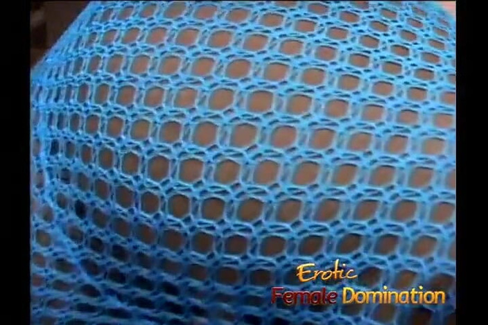 Erotic Female Domination: Nyomi banxxx si penari striptis super hot menghukum pelanggannya yang...