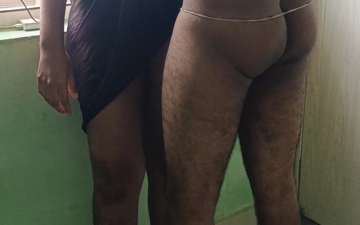 Wonder: सौतेली मम्मी घर के बने रोमांस में खिड़कियों के किनारे सौतेले बेटे के साथ चुदाई का मजा ले रही है