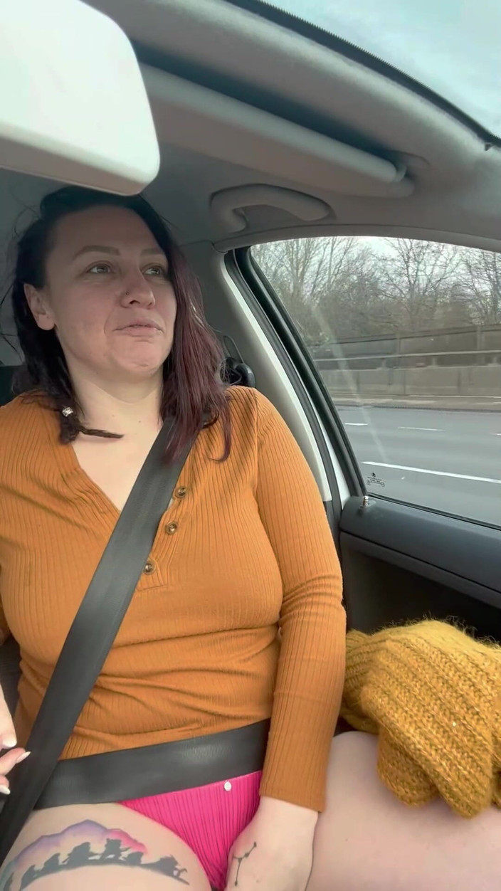 Lustful Libertines: Oldie but goldie - kencing di dalam mobil dalam cangkir