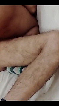 Inderin Netu liebte das gefühl von analsex mit ihrem desi dicken arsch, der auf seinem schoß hüpft, während sie ihn in cowgirl-position ritt