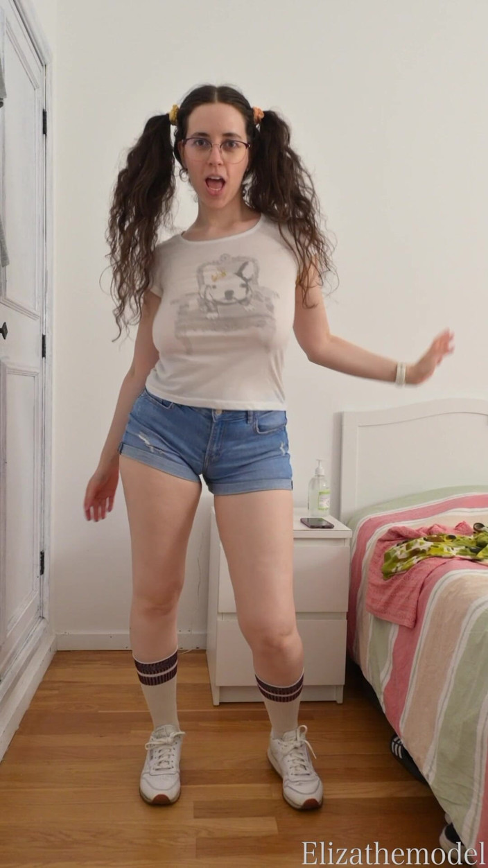 ElizaTheModel: Tanec bez podprsenky