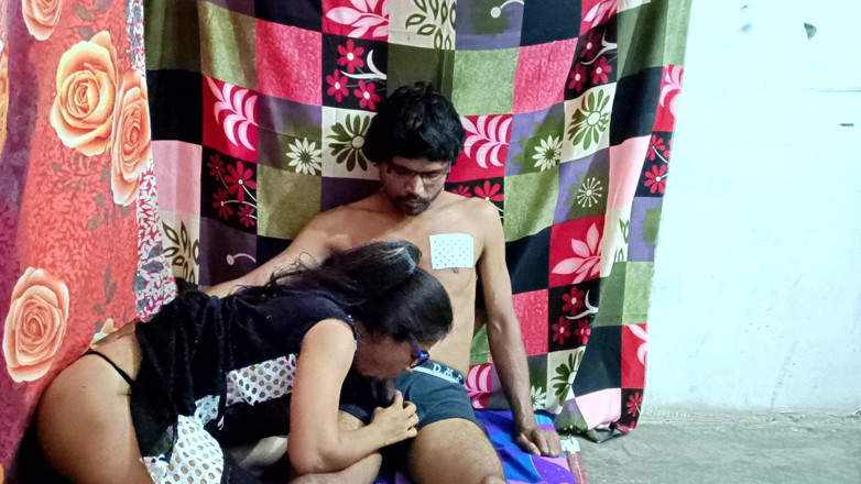 Marathi Queen F: Memek istri sange ini dientot habis-habisan sampai mengerang keenakan