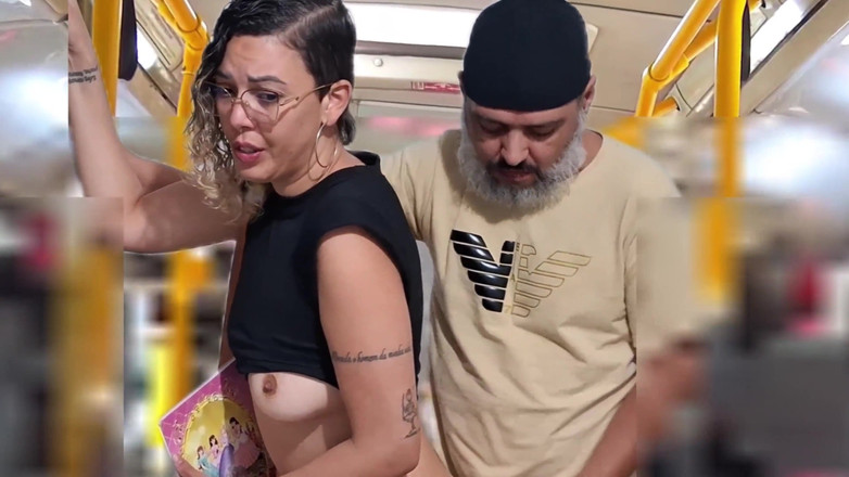 Gabi SweetCouplesStories: La studentessa troia si fa sborrare sul bus