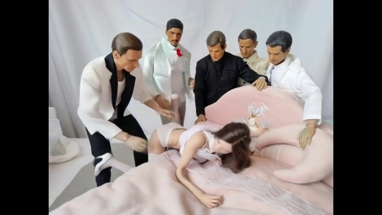 PeacefulDigit325: Cynthia a někteří chlapi na posteli