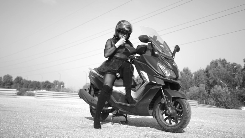 Voyager: Crossdresser Ride Show