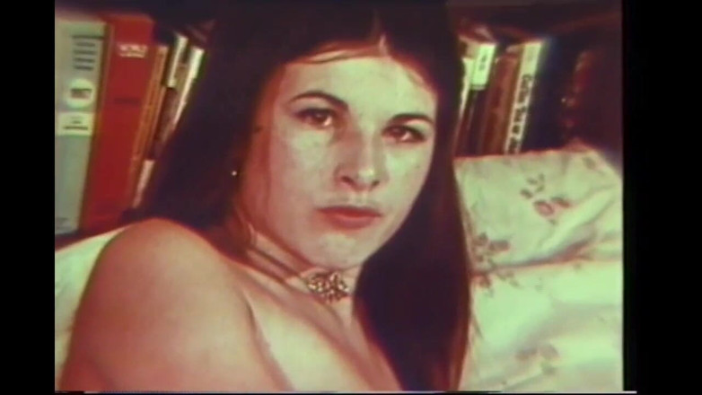 Vintage megastore: Wanita pemberontak mencari kontol yang dibuat untuk mereka (film lengkap)