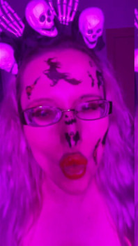 Plătești pentru noua ei lenjerie în timp ce poartă chiloții ei pătați - jalnic, efeminat? Clip de la Findom Goaldigger