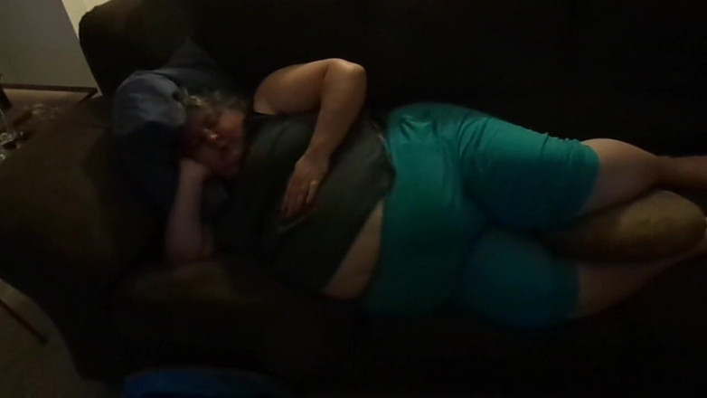 BBW nurse Vicki adventures with friends: Cọ xát cái bụng to béo của tôi cho bạn