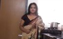 Indian Disha: Indisk styvmamma Disha Kitchen Striptease &amp;knullad av styvson