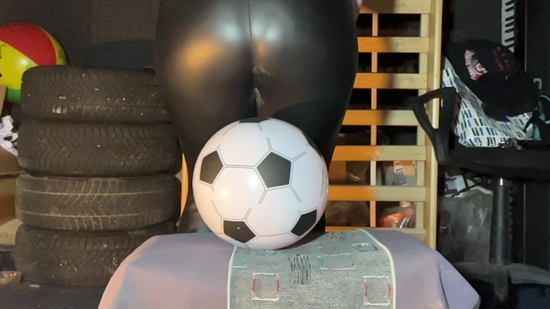 BeachBallsDuo: 便宜 vs 昂贵的海滩球？26 个沙滩球测试了我们超过 205 公斤的总重量！