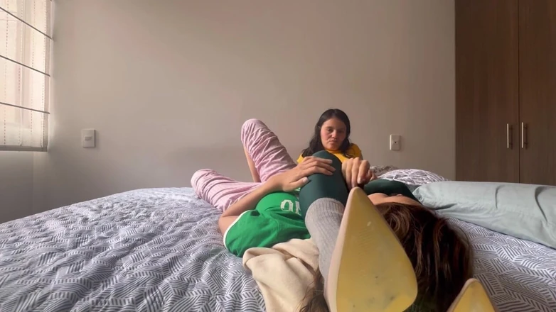 scarlettandc: Lesbian Play Time