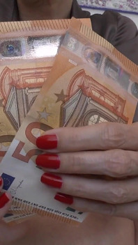 Unghii roșii, mâini frumoase și un joc pentru tine, JOI, POV, Lady Victoria Valente