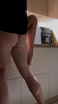 Knulla i köket, sperma på golvet, cowgirl