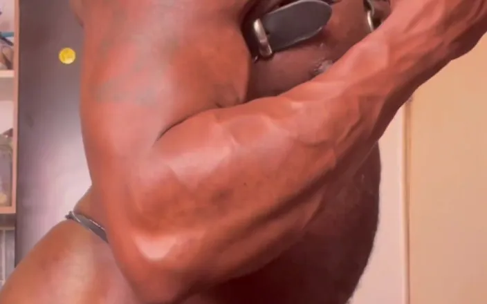 Black mature kinky muscle: Sexy Leather Harness Hot Flex Show and Bate Cum