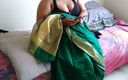 Aria Mia: 泰卢固阿姨穿着绿色纱丽服，巨大的胸部在床上，一边在手机上观看色情片一边操邻居 - 大量射精