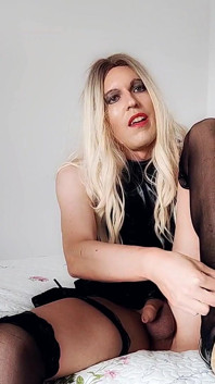 Shemale Fast Cum with Butt Plug and Dildo