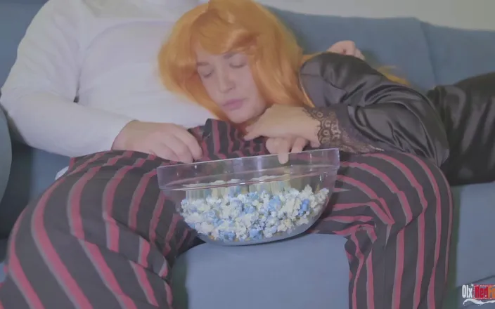 OlxRedFox: Macecha mi začne sát ptáka při sledování filmu a sedím...