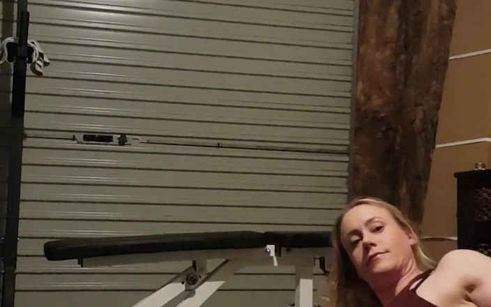 Michellexm: Voller nackter striptease, der dich in spannung hält