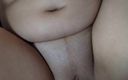 Emma Alex: Mokré šukání kundičky zblízka a tření klitorisu