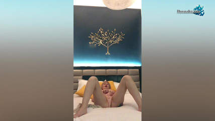 Dayana Ice: Passionate milf fondles wet pussy on camera