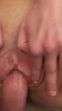 Aku adalah tante seksi dengan toket kecil dan memek becek yang lagi sange berat dan aku suka banget dientot dalam berbagai posisi sampai meringis keenakan